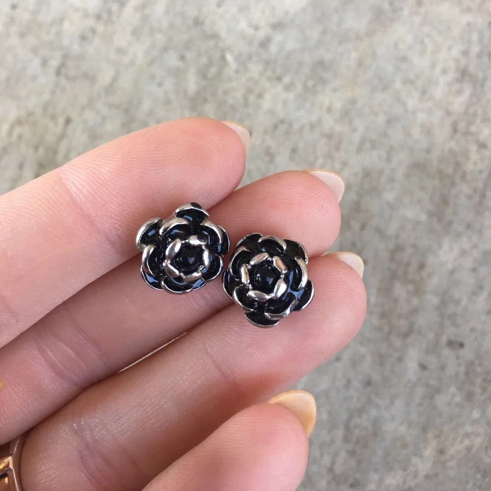 rose studs - Picture 3 of 3